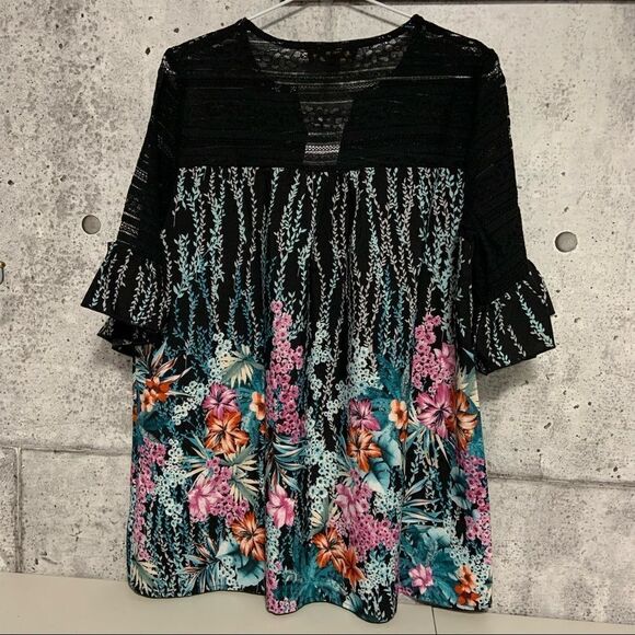 🆕 Suzanne Betro Floral Lace Trumpet Sleeve Top - Picture 4 of 7